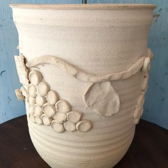 Ceramic wine bucket made by artist in off-white with raised grape bunches - Picture 9 of 13